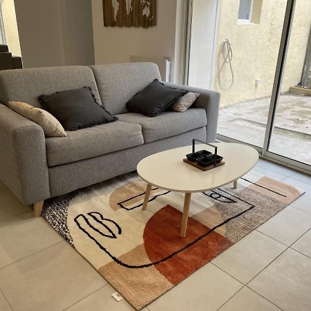 Appartement Climatise Avec Cour En Centre Ville Carpentras Exterior foto
